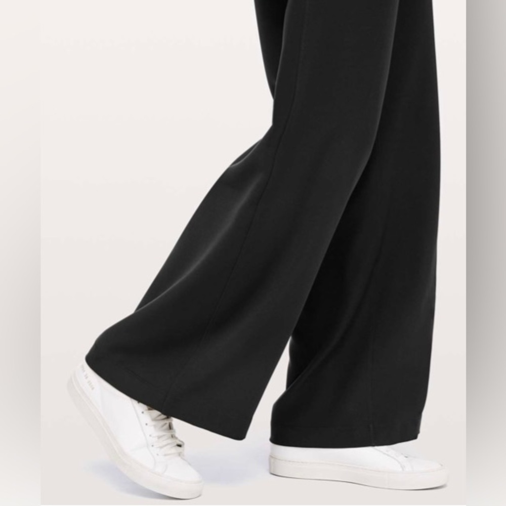 Lululemon On The Fly Pant Wide Leg Woven in Black Size 8 
Inseam 31.5" - Picture 7 of 10